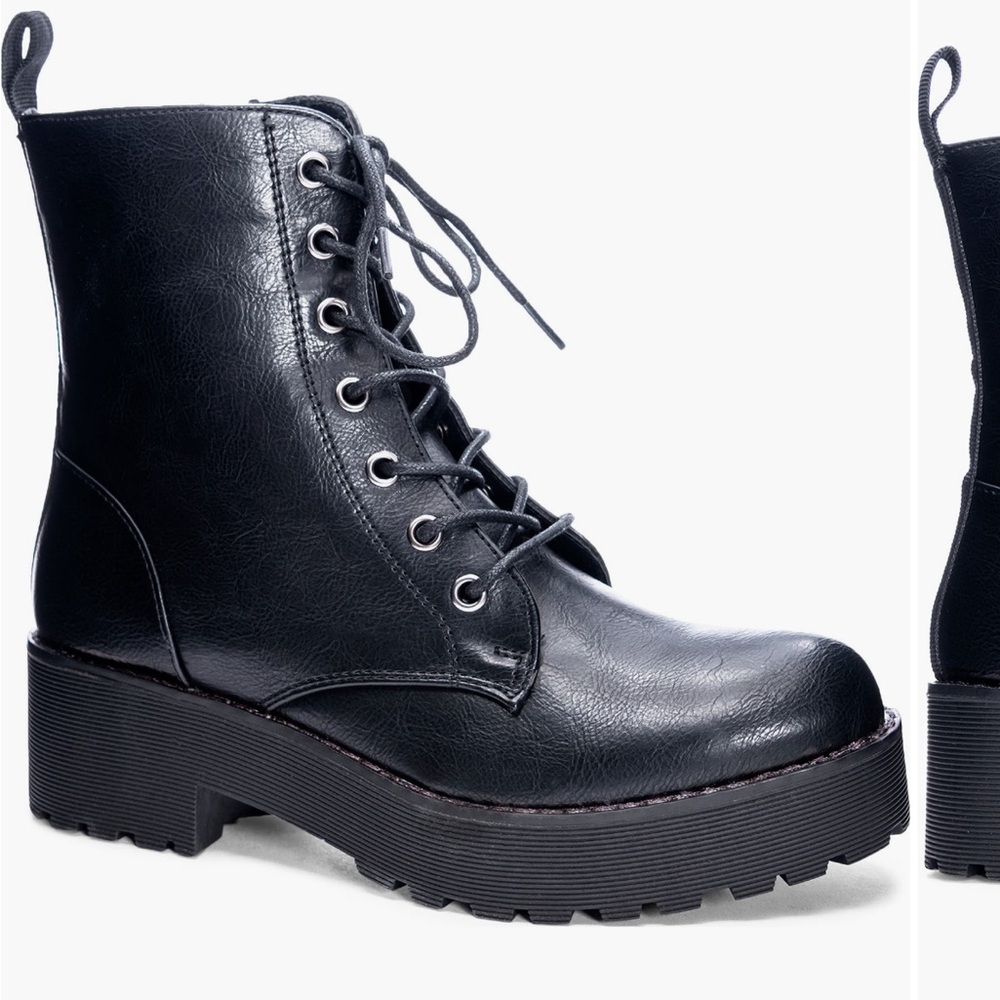 Black Women's Lace-Up Boots